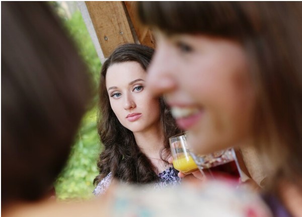 10 Cara Tetap Support Orang Lain Meski Kamu Lagi Iri