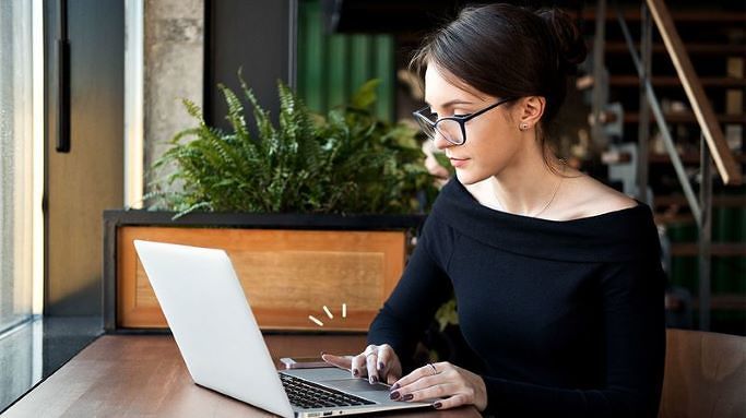 7 Tips Kerja Fokus Tanpa Kebanyakan Distraksi