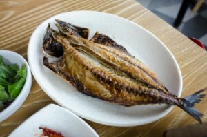 5 Tips Memasak Ikan Utuh agar Tidak Hancur dan Tetap Cantik