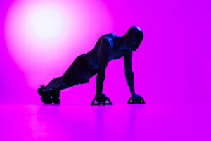 7 Olahraga Ringan yang Bisa Dilakukan di Kamar Kost tanpa Alat