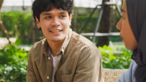 10 Manfaat Mengamati Kebaikan Orang Lain 