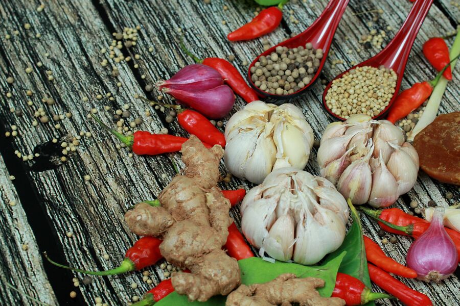 5 Perbedaan Antara Bumbu Dapur, Rempah, dan Herbal yang Sering Tertukar