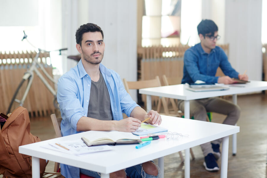 5 Alasan Kenapa Ada Mata Kuliah Wajib yang "Nggak Nyambung" sama Jurusanmu