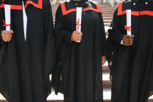 7 Fakta Sejarah di Balik Tradisi Toga Wisuda di Seluruh Dunia