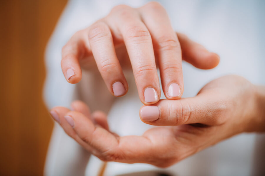 10 Hal tentang Kebiasaan Mengerat-ngerat Kuku saat Grogi