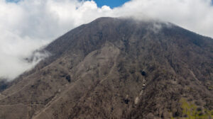 8 Fakta tentang Gunung Berapi dan Proses Terbentuknya Pulau Baru