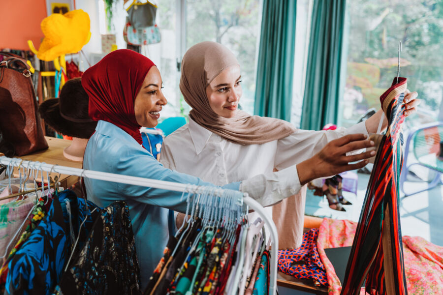 5 Cara Tetap Stylish dan Nyaman Pakai Baju Muslim Selama Ramadhan