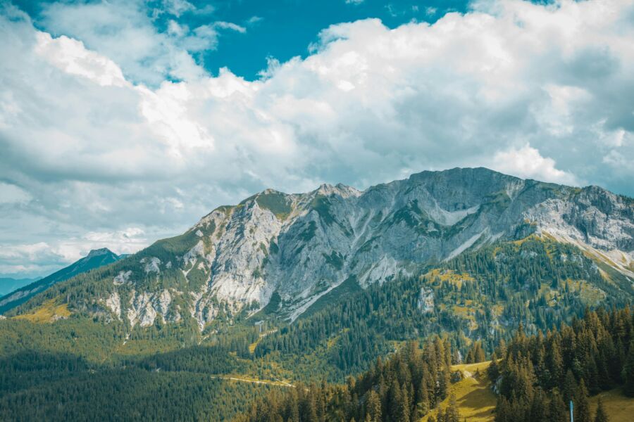 10 Perbedaan Antara Gunung Berapi Aktif, Istirahat, dan Mati