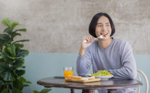 7 Cara Mindful Eating biar Makannya Berasa dan Gak Kalap