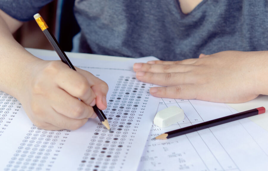 10 Fakta tentang Kebiasaan Menyontek dan Psikologi di Baliknya