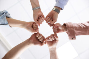 5 Alasan Psikologis Kenapa Orang Senang Berkumpul dalam Komunitas