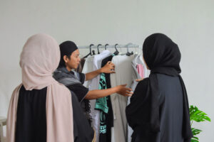 6 Ide Outfit OOTD Ramadan buat ke Kantor atau Kampus