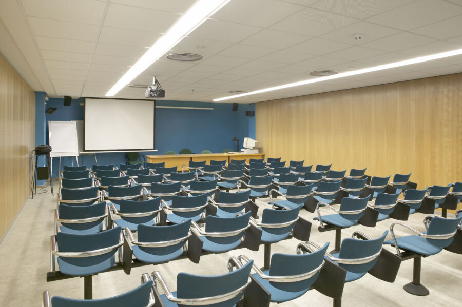 6 Tips Bertahan saat Dosen Killer Mengajar di Kelas