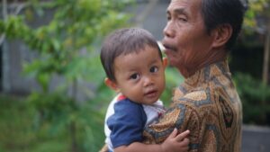 10 Hal yang Bisa Dilakukan untuk Membahagiakan Orang Tua