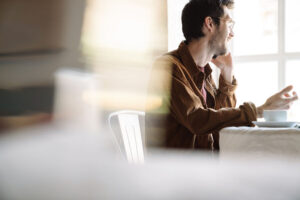 7 Alasan Kenapa Orang Suka Ngomong Sendiri 