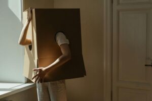 5 Tanda Kamu Sebenarnya Introvert Bukan Pemalu