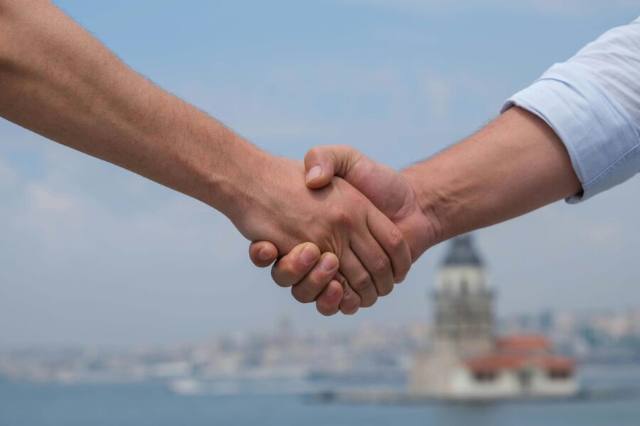 7 Cara Membangun Relasi dengan Rekan Kerja Tanpa Jadi Pencitra