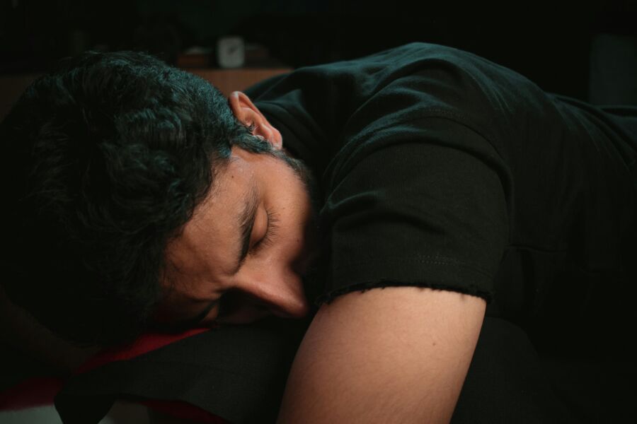 Kenapa Kita Sering Kaget saat Hendak Tidur? Ini Jawabannya