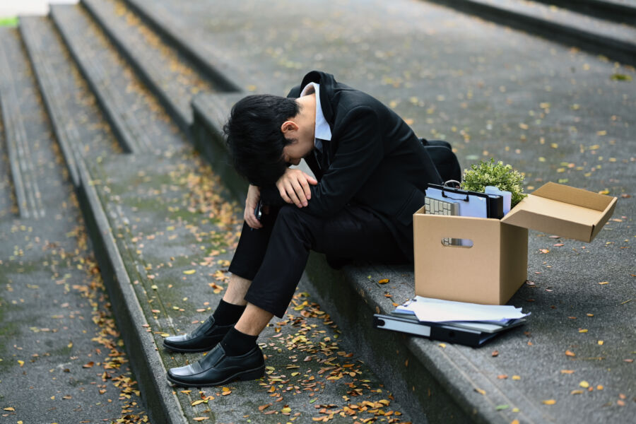 10 Tanda Kamu Sedang Mengalami Quarter Life Crisis